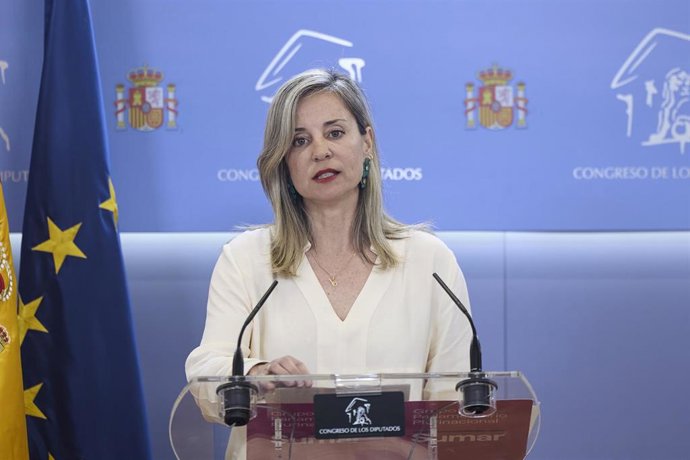 Archivo - La diputada de Sumar Verónica Martínez Barbero durante una rueda de prensa, en el Congreso de los Diputados, a 9 de abril de 2026, en Madrid (España).