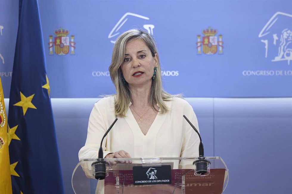 Archivo - La diputada de Sumar Verónica Martínez Barbero durante una rueda de prensa, en el Congreso de los Diputados, a 9 de abril de 2026, en Madrid (España).