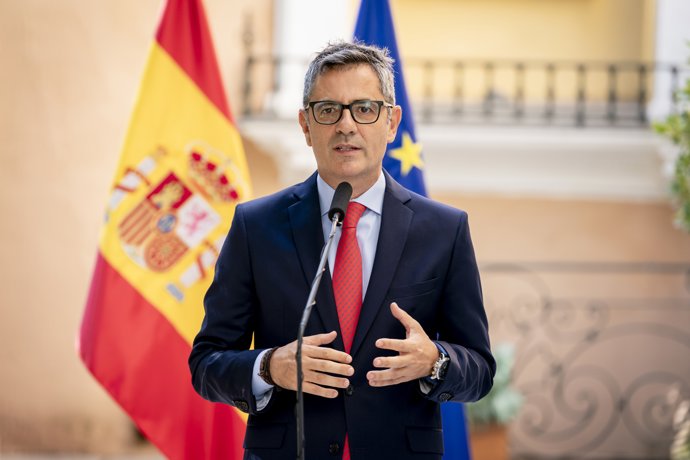 El ministro de la Presidencia, Justicia y Relaciones con las Cortes, Félix Bolaños, atiende a los medios de comunicación, en el Palacio de Parcent, a 2 de septiembre de 2026, en Madrid (España).