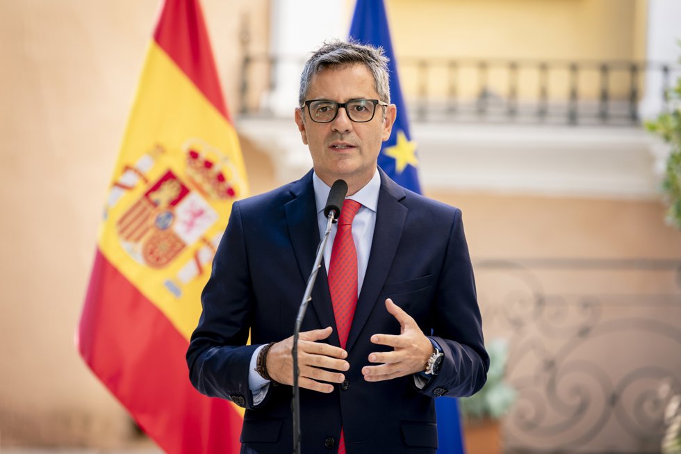 El ministro de la Presidencia, Justicia y Relaciones con las Cortes, Félix Bolaños, atiende a los medios de comunicación, en el Palacio de Parcent, a 2 de septiembre de 2026, en Madrid (España).
