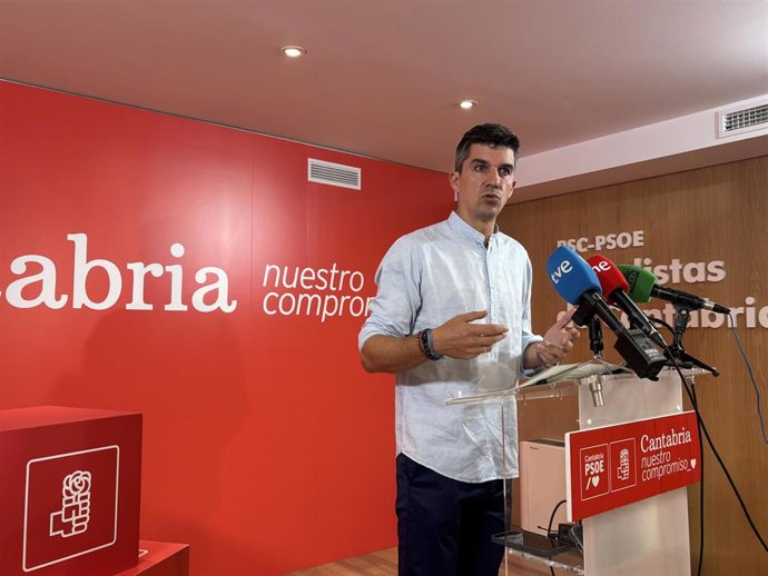 El secretario general del PSOE en Santander, Daniel Fernández.