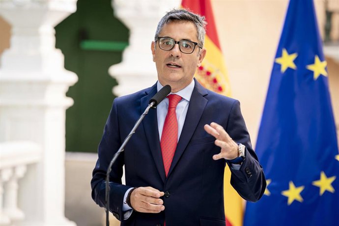 El ministro de la Presidencia, Justicia y Relaciones con las Cortes, Félix Bolaños, atiende a los medios de comunicación, en el Palacio de Parcent, a 2 de septiembre de 2026, en Madrid (España).