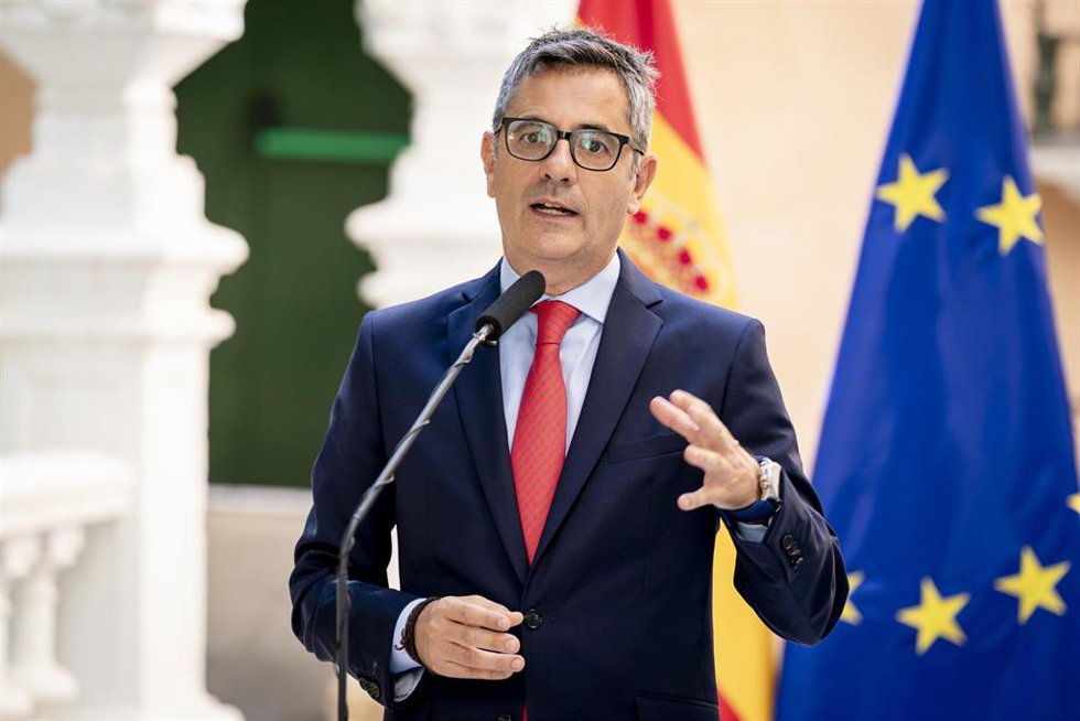 El ministro de la Presidencia, Justicia y Relaciones con las Cortes, Félix Bolaños, atiende a los medios de comunicación, en el Palacio de Parcent, a 2 de septiembre de 2026, en Madrid (España).