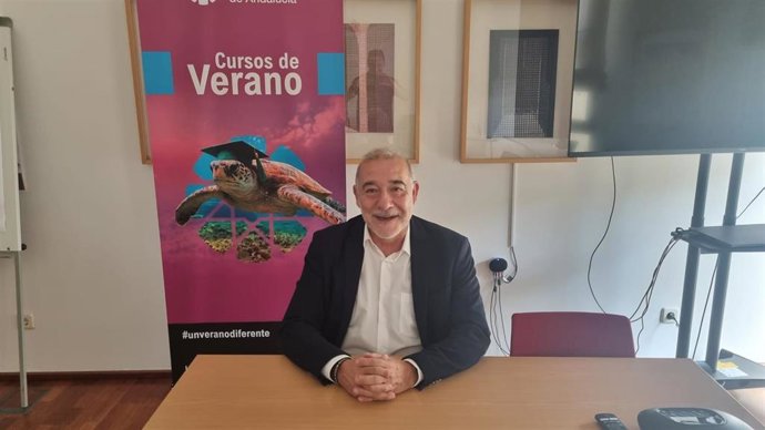 El catedrático de Derecho Penal Miguel Díaz, en la Sede Antonio Machado.