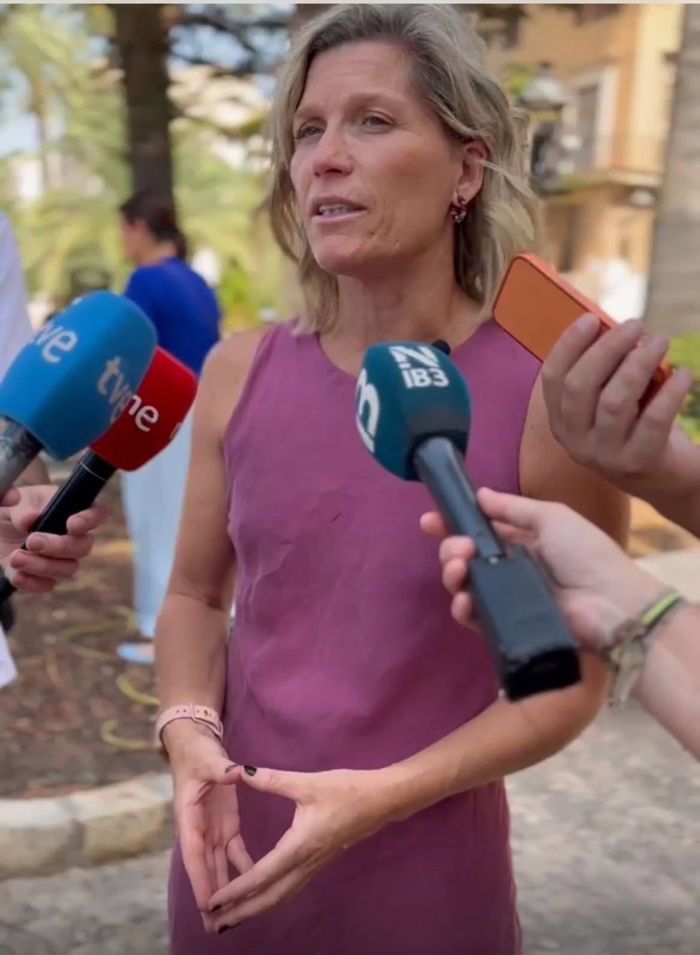 La portavoz adjunta del PSIB en el Consell de Mallorca, Sofía Alonso, atiende a los medios de comunicación.