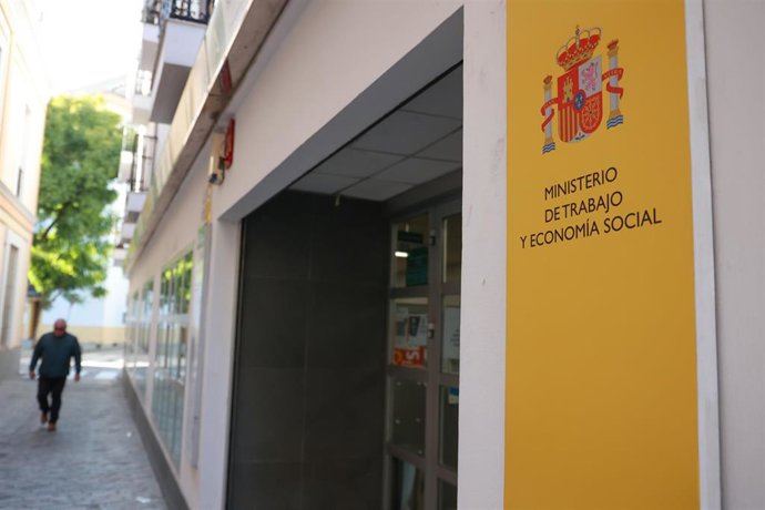 Archivo - Oficina de empleo en Sevilla.