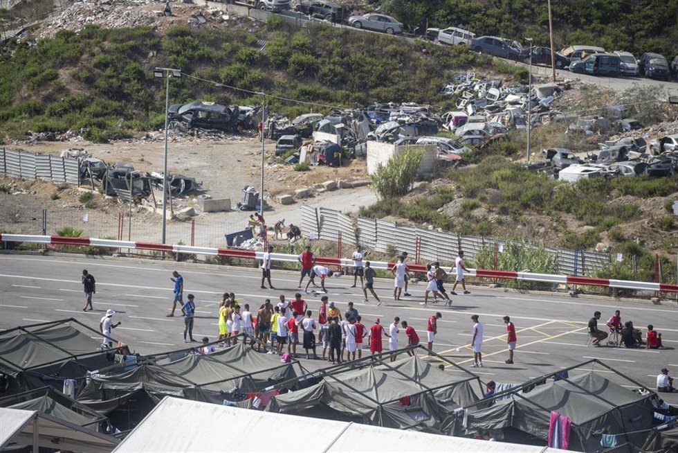 Vista de una de las zonas habilitadas para acoger a los migrantes en Ceuta, a 31 de agosto de 2026, en Ceuta (España). 