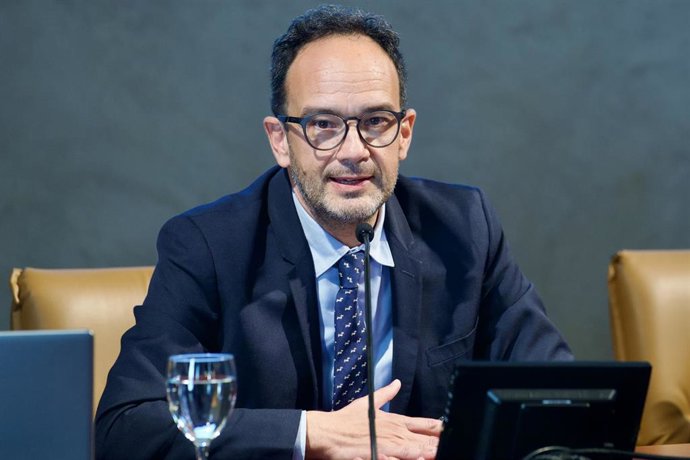 Archivo - El secretario de Estado de Telecomunicaciones e Infraestructuras Digitales, Antonio Hernando, interviene en el acto inaugural de la jornada sobre conectividad en el ámbito rural organizada por Inpro. A 11 de marzo de 2026 en Sevilla (Andalucía, 