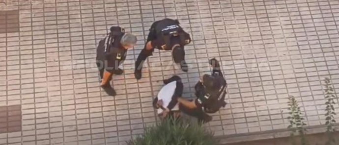 Imagen de la detención del presunto atracador.