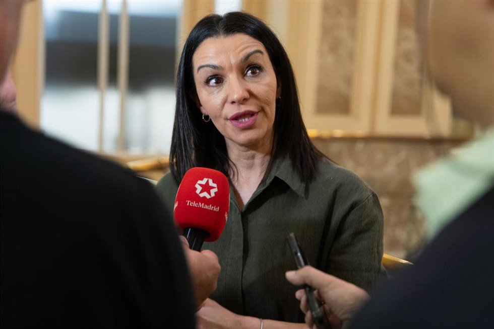 Archivo - La consejera de Educación, Ciencia y Universidades de la Comunidad de Madrid, Mercedes Zarzalejo, atiende a los medios durante la Conferencia Sectorial de Educación, en el Ministerio de Educación