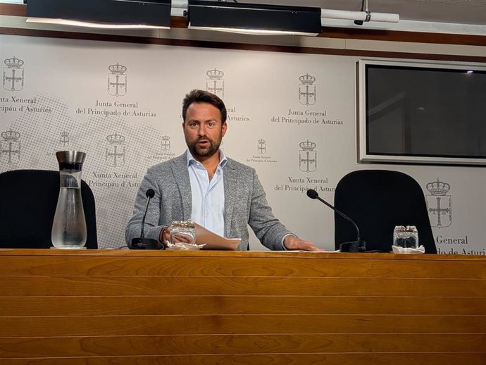 El presidente del PP de Asturias, Álvaro Queipo, en rueda de prensa.