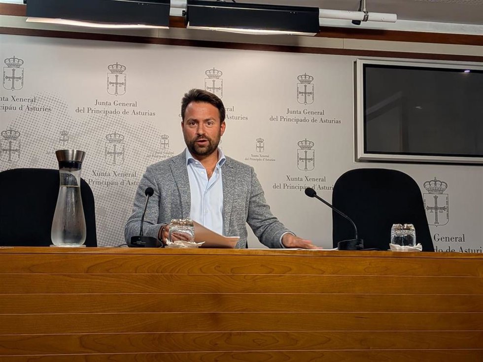 El presidente del PP de Asturias, Álvaro Queipo, en rueda de prensa.