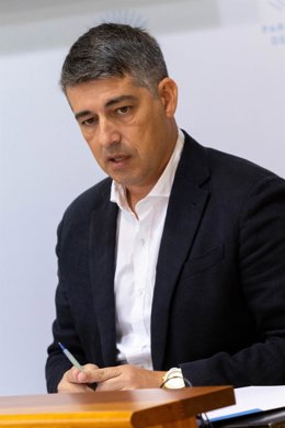 El director de Augas de Galicia, Roi Fernández, comparece en el Parlamento gallego, a 2 de septiembre de 2026.