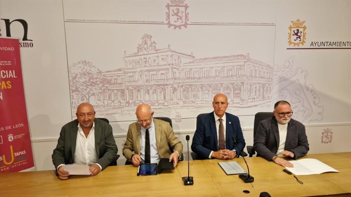 Presentación del II Concurso Oficial de Pinchos y Tapas de Castilla y León, en el Ayuntamiento de la capital leonesa.