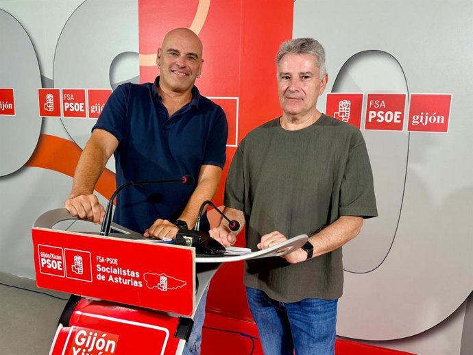 El secretario general del PSOE gijonés, Monchu García, y el secretario de Organización, Jorge Antuña.