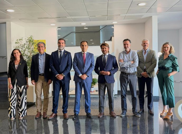 Reunión del consejero de Inteligencia Artificial, José Antonio Nieto, con los responsables de CTA.