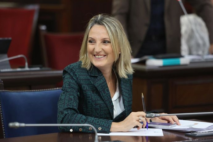 Archivo - La consellera de Trabajo, Función Pública y Diálogo Social, Catalina Cabrer, durante una sesión plenaria en el Parlament balear, a 4 de noviembre de 2025, en Palma de Mallorca, Mallorca, Islas Baleares (España). 