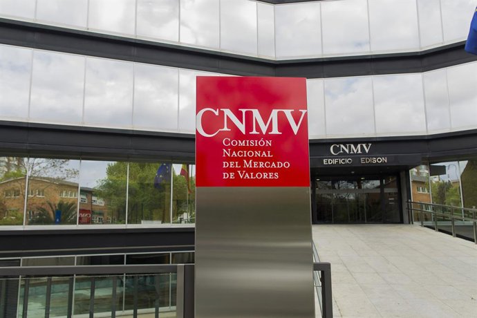 Archivo - Fachada de la Comisión Nacional del Mercado de Valores (CNMV).