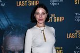 Foto: Debi Mazar denuncia "toxicidad" en el rodaje de Entourage. El séquito tras ser madre: "No les gustó que engordara"