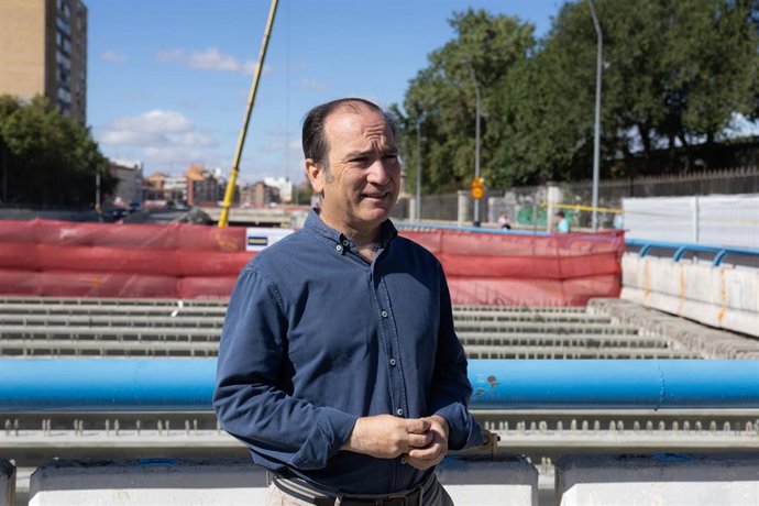 El delegado de Urbanismo, Medio Ambiente y Movilidad, Borja Carabante, durante una visita a la zona de obras de la A-5, a 24 de agosto de 2026, en Madrid (España). En la zona que visita el delegado ya se han finalizado los trabajos para parte de la futura