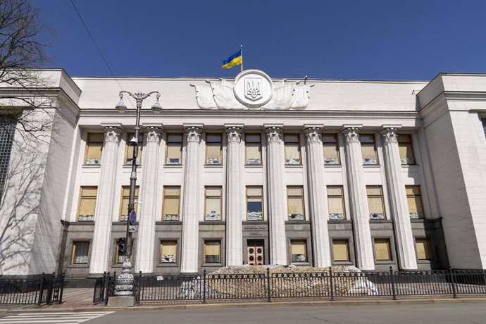 Archivo - April 18, 2025, Kyiv, Kyiv City, Ukraine: Main building of the Ukrainian Parliament, the Verkhovna Rada of Ukraine, in Ukraine's Capital Kyiv. The Verkhovna Rada consists of 450 deputies, with a speaker presiding over them.