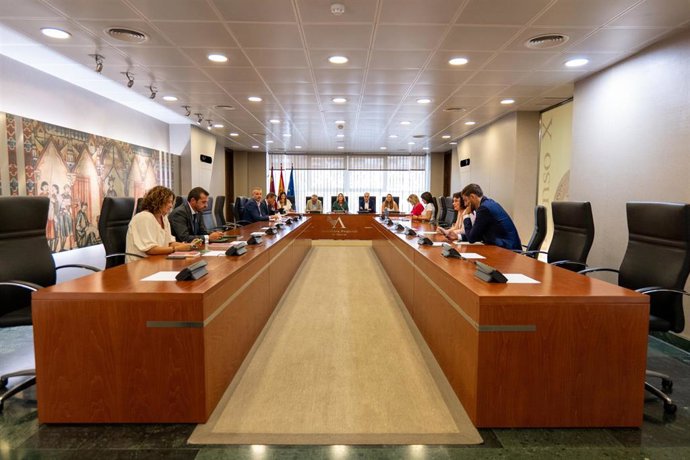 Reunión conjunta de la Mesa de la Cámara y la Junta de Portavoces
