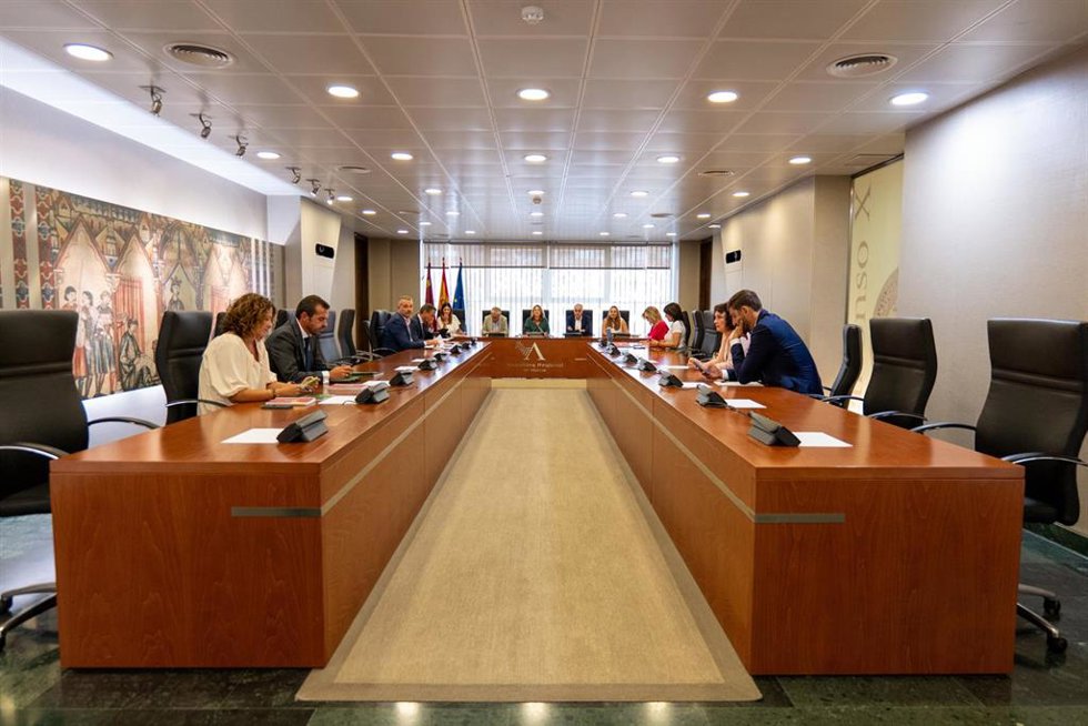 Reunión conjunta de la Mesa de la Cámara y la Junta de Portavoces