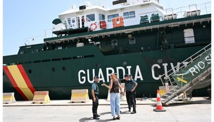 La Guardia Civil traslada a Melilla a 17 migrantes subsaharianos localizados en las islas Chafarinas