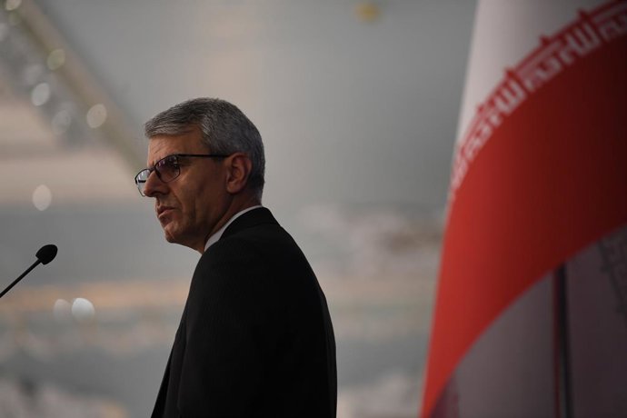 TEERÃ, 17 de agosto de 2026  -- O porta-voz do Ministério das Relações Exteriores do Irã, Esmaeil Baghaei, fala em uma coletiva de imprensa semanal em Teerã, Irã, em 17 de agosto de 2026. Baghaei afirmou nesta segunda-feira que o Irã e Omã chegaram a um a