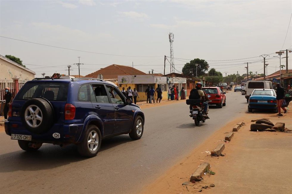 Archivo - Una calle en la capital de Guinea Bissau, Bissau, tras el golpe de Estado de noviembre de 2025 (archivo)