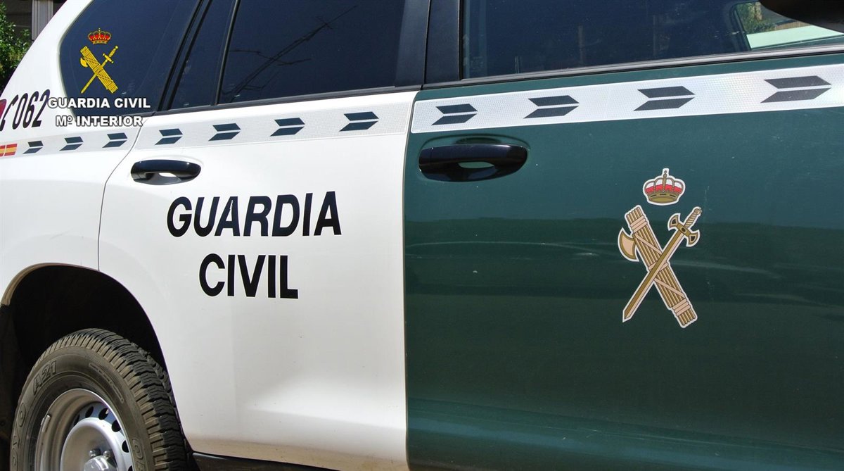El incendio en la cubierta de un almacén de ajos en Mota del Cuervo deja dos heridos por inhalación de humo