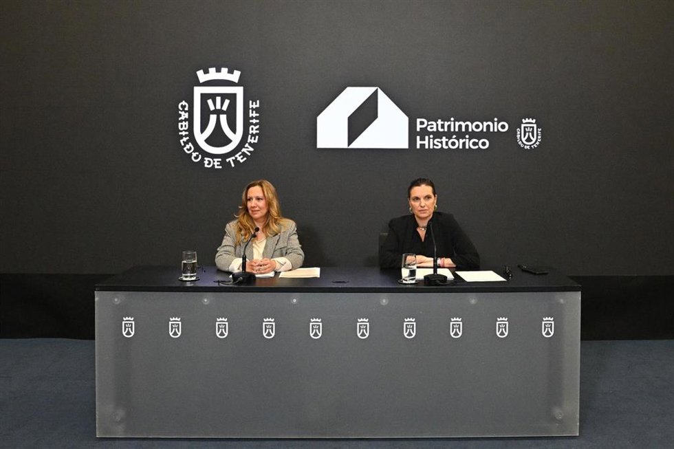 La presidenta del Cabildo de Tenerife, Rosa Dávila, y la consejera de Patrimonio Histórico, Isabel de Esteban