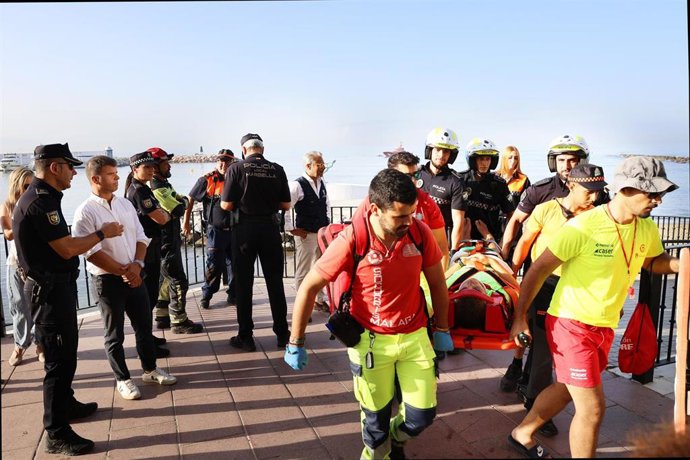 Operarios de los servicios de emergencia de Marbella durante un simulacro de Maremoto y Terremoto