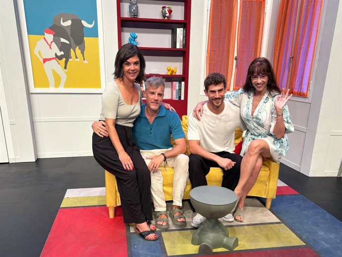 Miénteme, una comèdia d'embolics i mitges veritats arriba al Talia per a "oblidar els problemes" amb humor