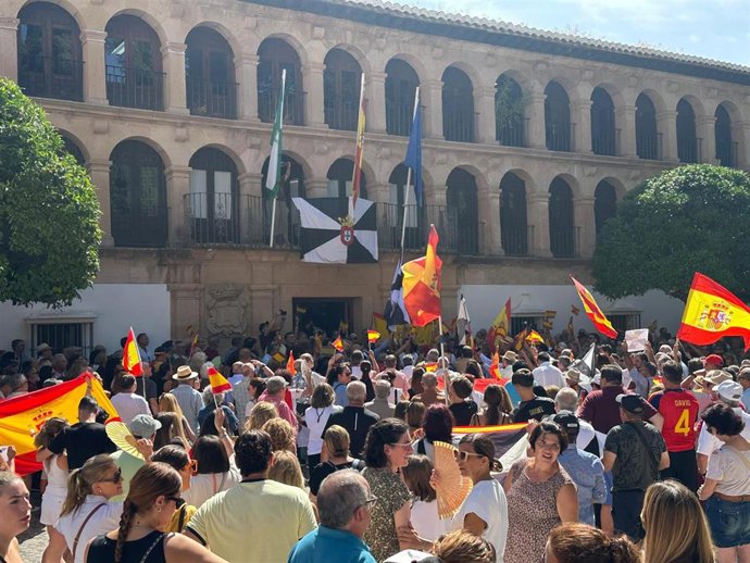 Acto institucional que ha tenido lugar en la plaza Duquesa de Parcent con motivo del Día de Ceuta y la situación de la Ciudad Autónoma.