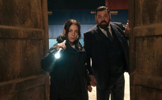 Victoria Luengo y Hovik Keuchkerian, a la caza de la Loba Negra en el tráiler de la temporada 2 de Reina Roja