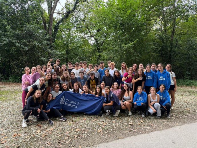 El grupo de adolescentes de 15-17 años del programa 'Multiaventures Júnior' en Cantabria.