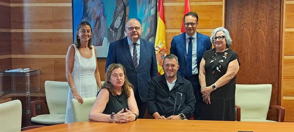 Encuentro de Cermi Castilla y León con los responsables de la consejería de Sanidad y Bienestar Social, con el consejero Alejandro Vázquez a la cabeza.