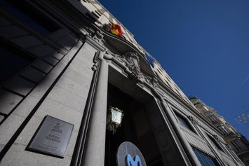 Archivo - Fachada del edificio de Telefónica en la Gran Vía, a 28 de noviembre de 2025, en Madrid (España). La afectación del expediente de regulación de empleo (ERE) para Telefónica de España, Telefónica Móviles, Telefónica Soluciones, Telefónica S.A., T