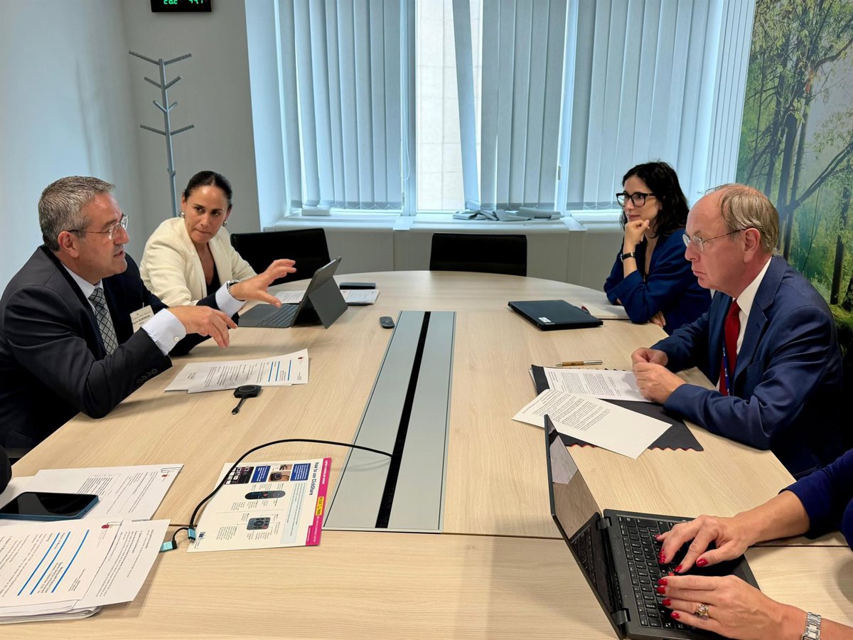 La Región ofrece a Bruselas su modelo hídrico y reclama reconocer la singularidad de las cuencas con déficit estructural