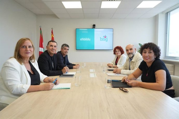 Delegaciones de EH Bildu y BNG reunidas en Bilbao