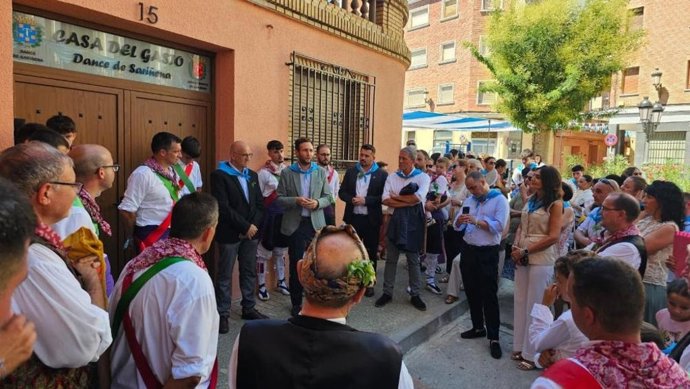 Inauguración de la nueva sede de la Agrupación del Dance de Sariñena, con la presencia del presidente de la Diputación Provincial de Huesca (DPH), Isaac Claver.