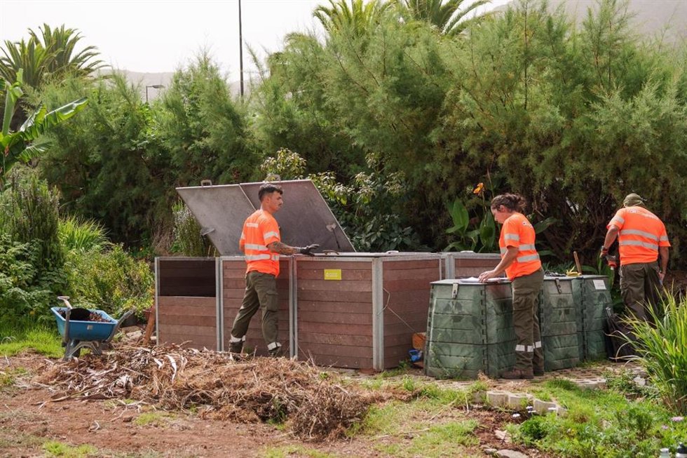 Labores de compostaje