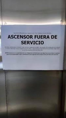 Ascensor fuera de servicio de un colegio logroñés