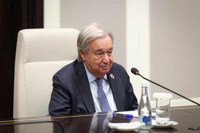 1º de setembro de 2026, Teerã, Teerã, Irã, República Islâmica do: O presidente iraniano Masoud Pezeshkian se reúne com o secretário-geral das Nações Unidas, Antonio Guterres, à margem da cúpula da Organização de Cooperação de Xangai, em Bishkek, no Quirgu