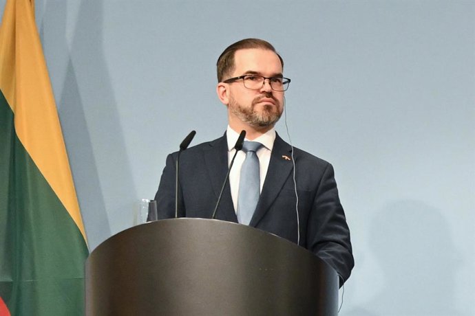 Archivo - FILED - 26 January 2026, Berlin: FILE PHOTO - Lithuanian Minister of Defense Robertas Kaunas attends a press conference in Berlin. Photo: Britta Pedersen/dpa
