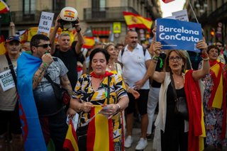 Concentració en favor de Ceuta a la plaça Sant Jaume de Barcelona