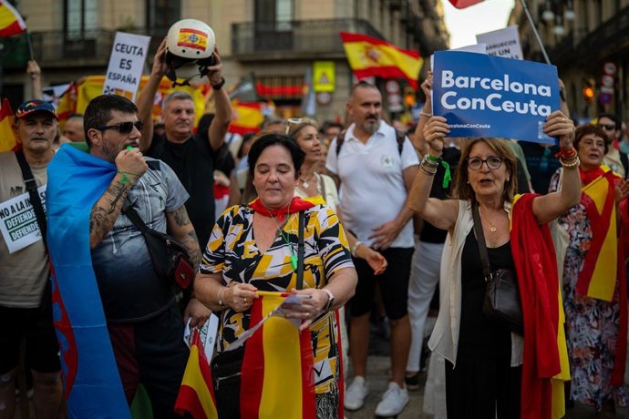 Concentració en favor de Ceuta a la plaça Sant Jaume de Barcelona