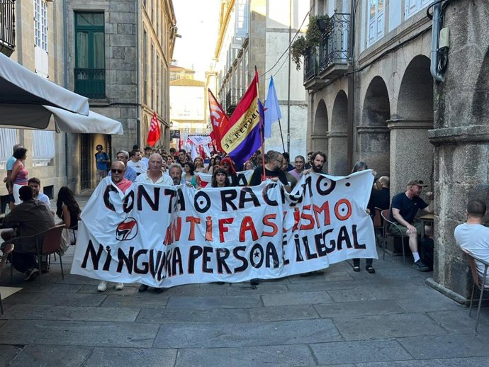 Manifestación contra el racismo ante la crisis migratoria de Ceuta, en Santiago de Compostela, a 2 de septiembre de 2026.
