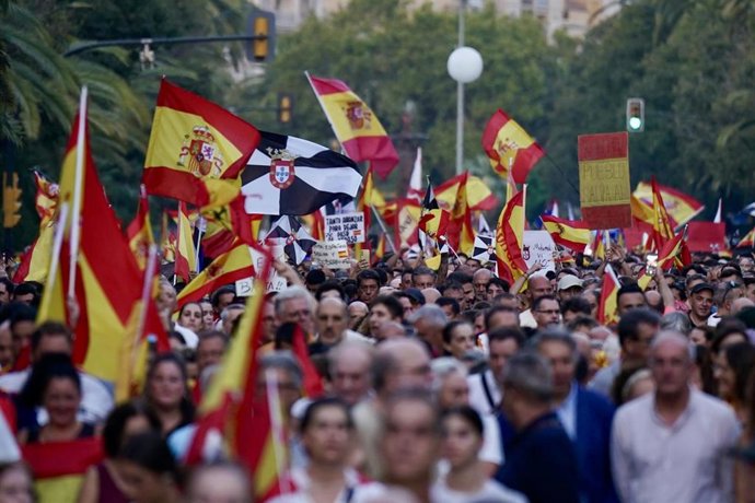 Imágenes de la concentración en Málaga en apoyo al pueblo de Ceuta.